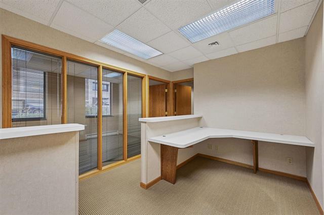 More Photos Of 414 E Walnut St, Green Bay Office For Lease