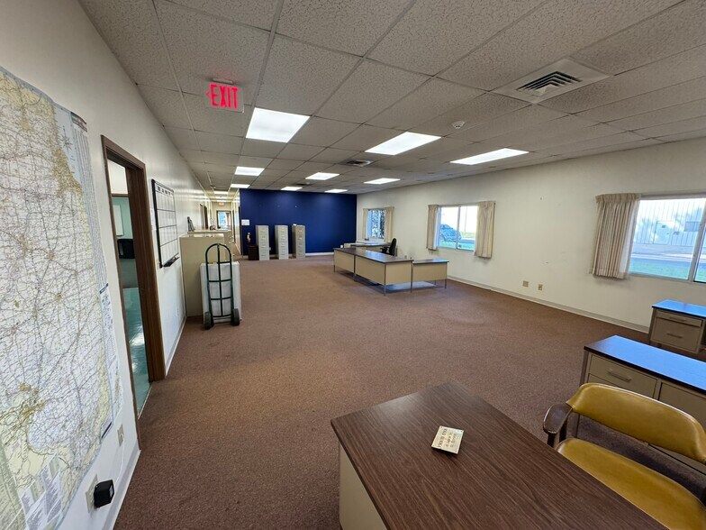 More Photos Of 4616 Enterprise Dr, Bartonville Industrial For Sale