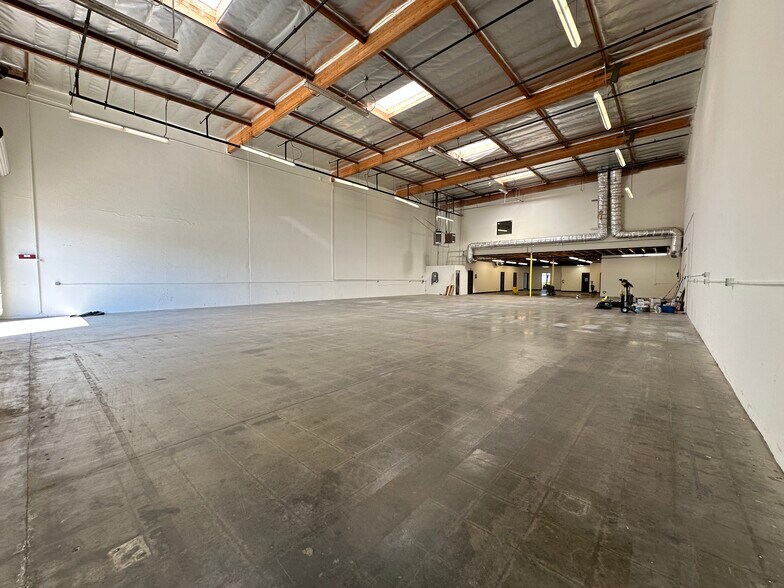 More Photos Of 24922 Anza Dr, Valencia Warehouse For Lease