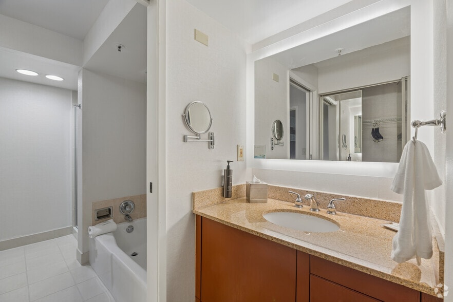 More Photos Of 6120 Peachtree Dunwoody Rd, Atlanta Hotel For Sale