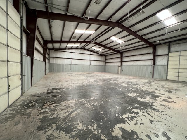 More Photos Of 6355 Boucher Dr, Edmond Showroom For Lease