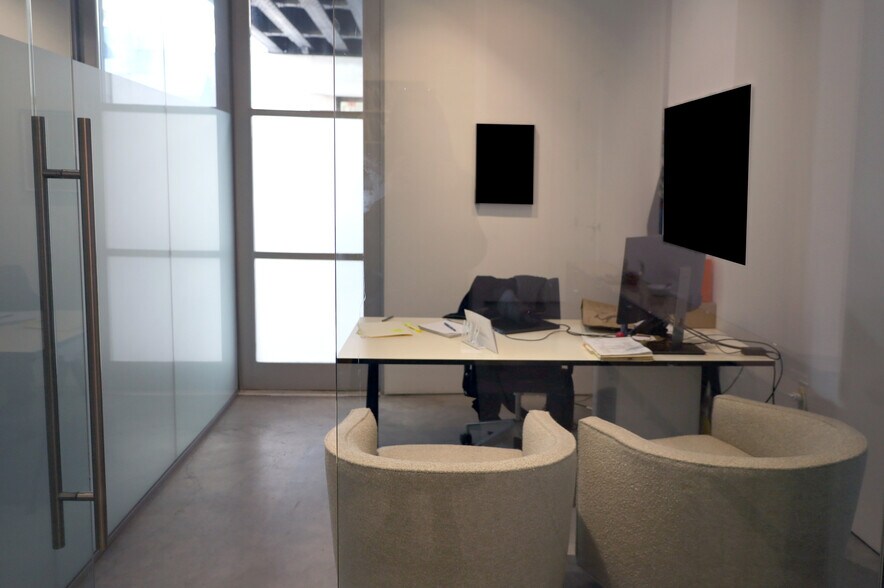 More Photos Of 507 W 24th St, New York Freestanding For Lease