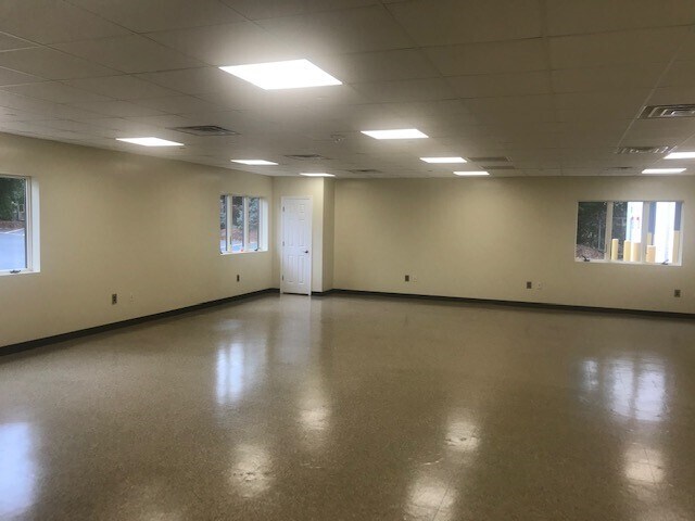 More Photos Of 356-362 Getty Ave, Clifton Warehouse For Lease