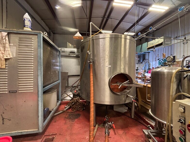 More Photos Of 11 Gifford St, Pittsfield Warehouse For Sale