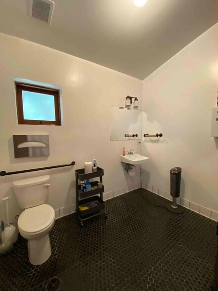 More Photos Of 5009-5011 York Blvd, Los Angeles Storefront For Sale