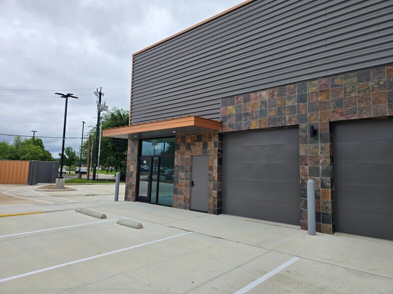 More Photos Of 9850 Huebner Rd, San Antonio Flex For Lease