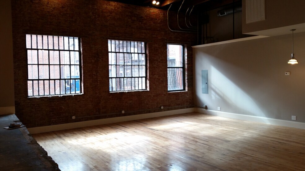 More Photos Of 217 Broad St, Kingsport Storefront Retail Office For Sale