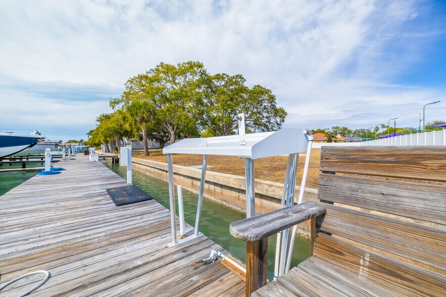 More Photos Of 5814 Skimmer Point S blvd, Gulfport Marina For Sale