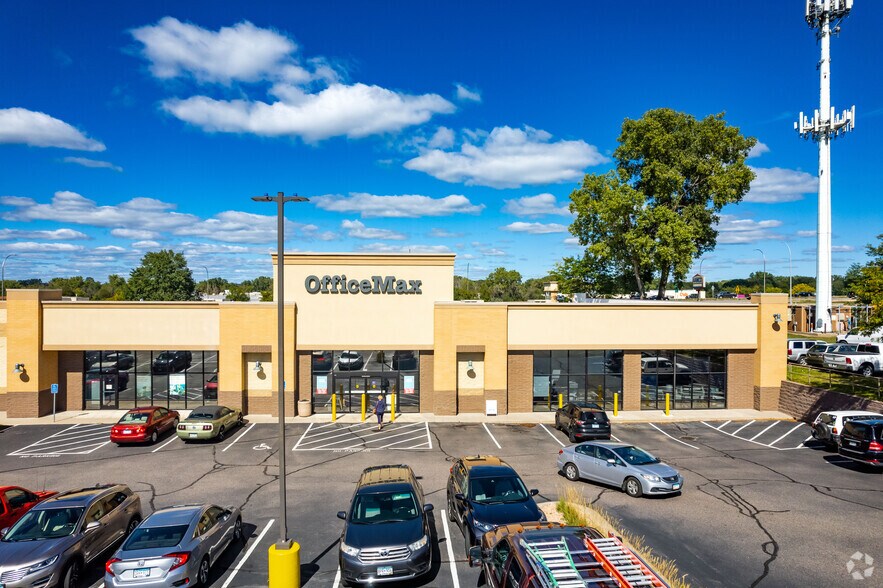 More Photos Of 1845-1885 E County Road D E, Maplewood General Retail For Lease