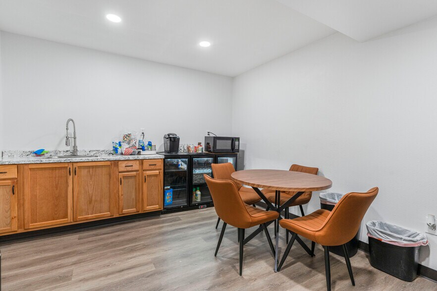 More Photos Of 10401 Fm 1902, Crowley Showroom For Sale