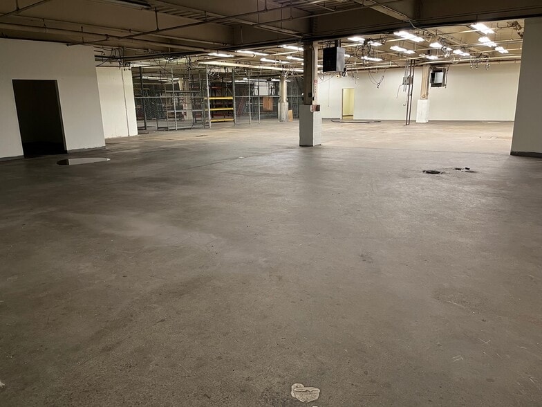 More Photos Of 1 Testa Pl, Norwalk Warehouse For Lease