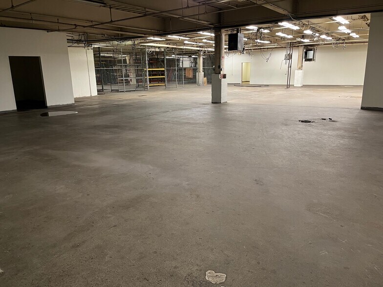 More Photos Of 1 Testa Pl, Norwalk Warehouse For Lease