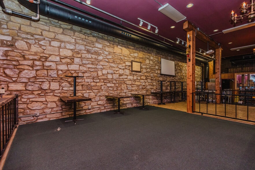 More Photos Of 830 N Kansas Ave, Topeka Bar For Sale