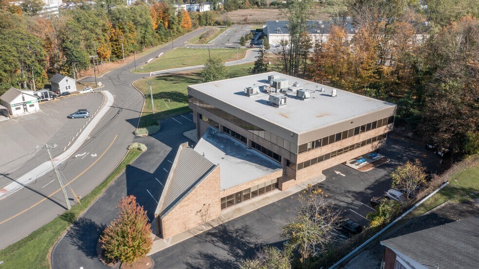 More Photos Of 108 Mill Plain Rd, Danbury Office For Lease