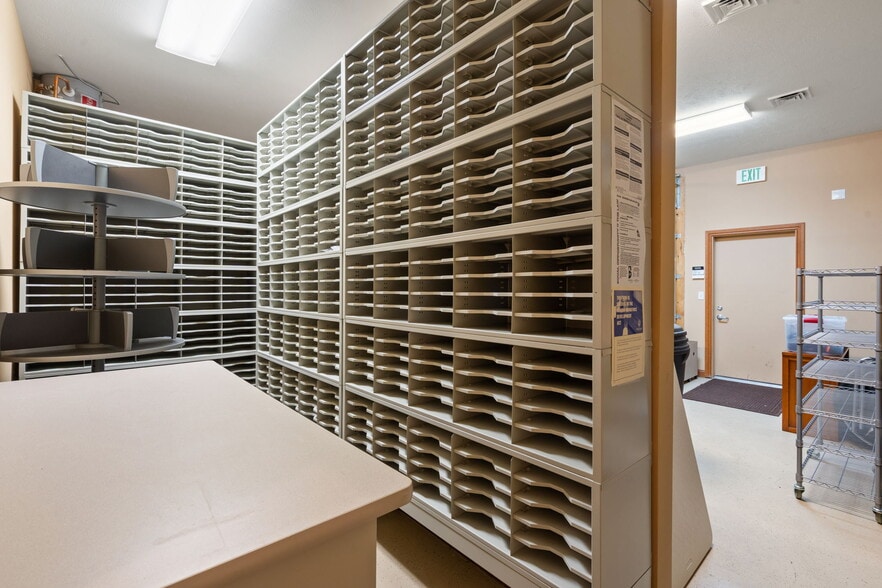 More Photos Of 2502 Beech St, Valparaiso Office For Sale