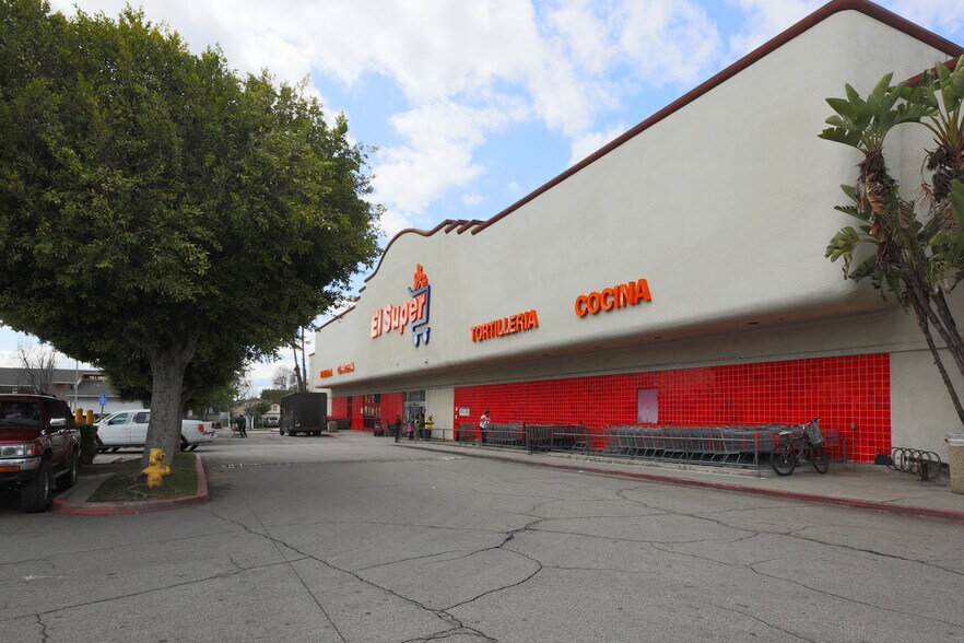 More Photos Of 317 San Fernando Mission Blvd, San Fernando Storefront For Lease