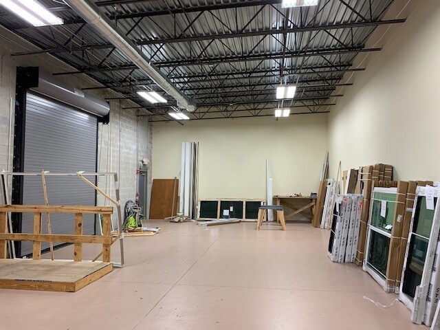 More Photos Of 7509 Pennsylvania Ave, Sarasota Showroom For Lease