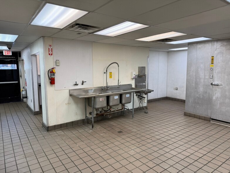 More Photos Of 8325-8349 Foothill Blvd, Sunland Unknown For Lease