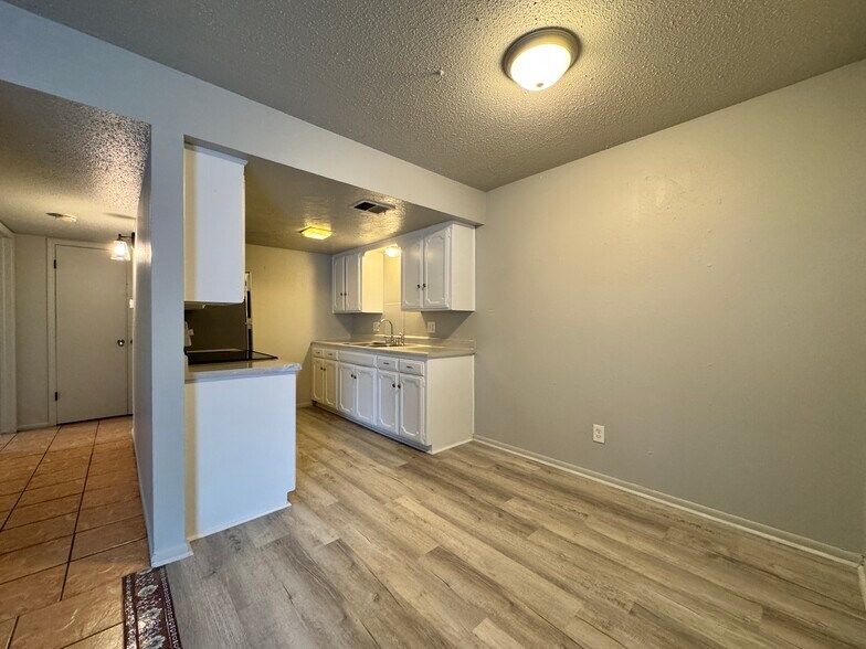 More Photos Of 7413 Melrose Ln, Oklahoma City Apartments For Sale