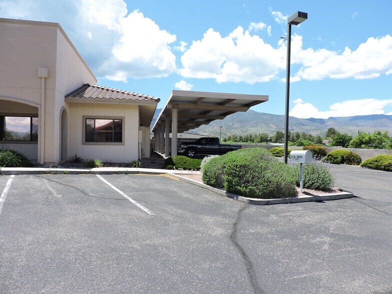More Photos Of 500 S Willard St, Cottonwood Distribution For Lease