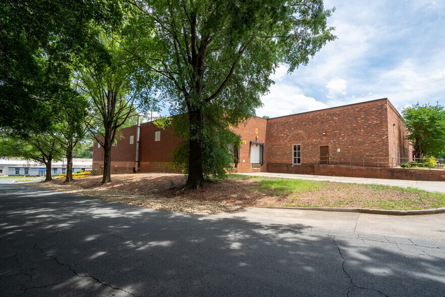 More Photos Of 11135 Monroe Rd, Matthews Distribution For Sale