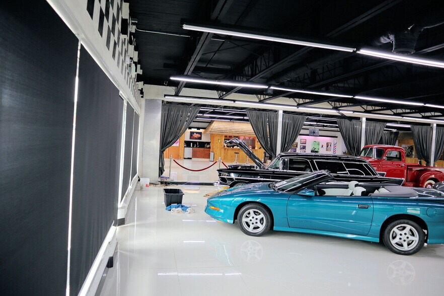 More Photos Of 395 S Ocoee St, Cleveland Showroom For Sale