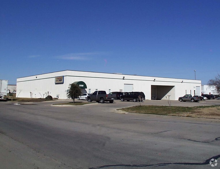 Primary Photo Of 525 Commerce St, Southlake Distribution For Lease