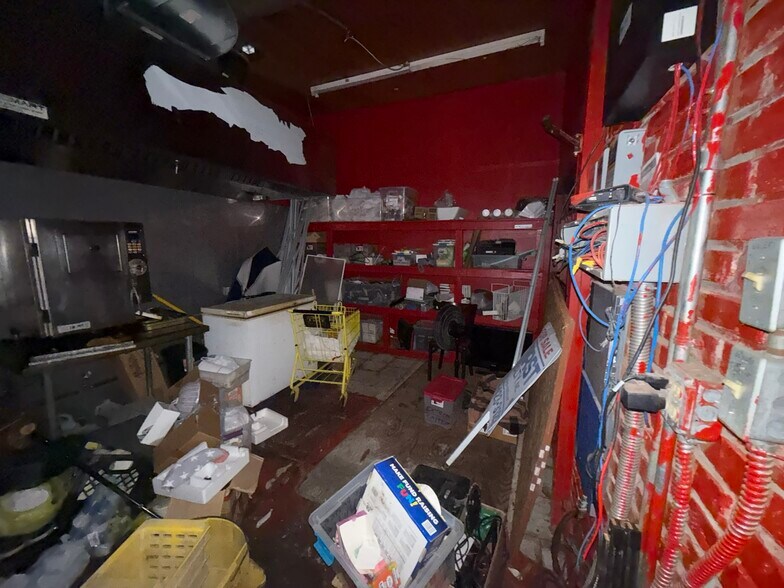 More Photos Of 319 Choctaw Ave, Savanna Convenience Store For Sale