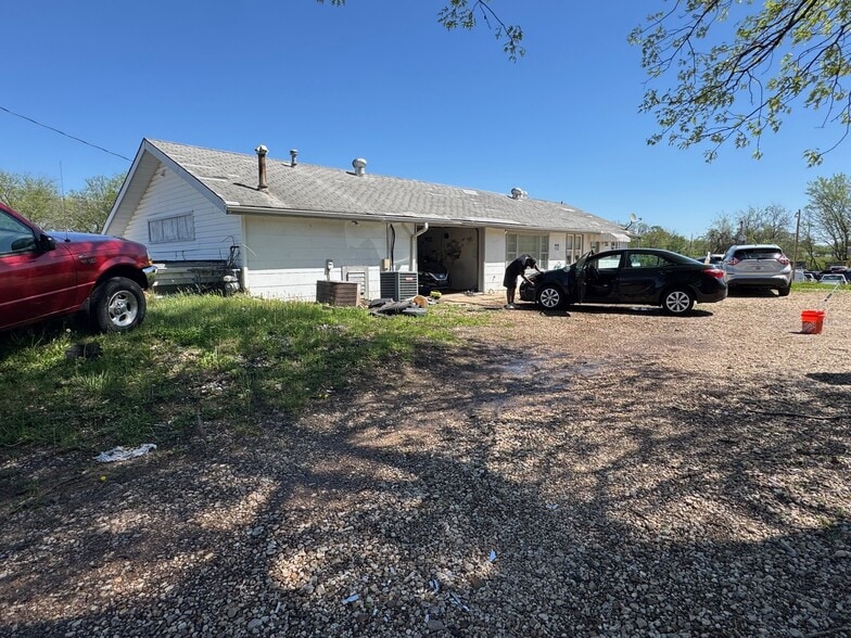 More Photos Of 14901 E Us Highway 40, Kansas City Auto Repair For Sale