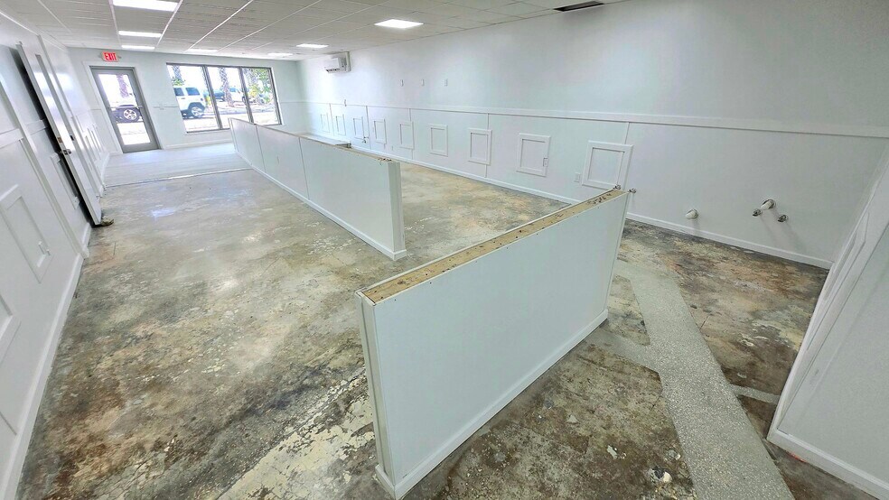 More Photos Of 103 Gulf Dr N, Bradenton Beach General Retail For Lease
