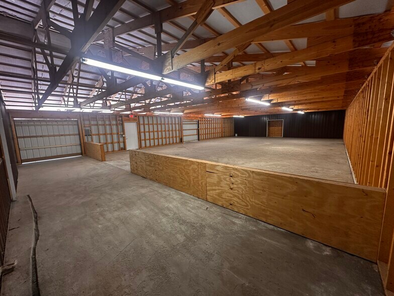 More Photos Of 522A S Main St, Broadway Flex For Sale