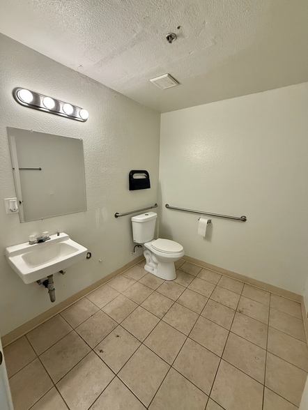 More Photos Of 12942 Galway St, Garden Grove Storefront Retail Office For Lease