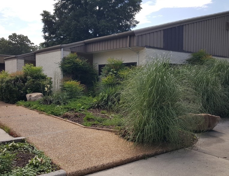 More Photos Of 724 City Center Blvd, Newport News Warehouse For Lease