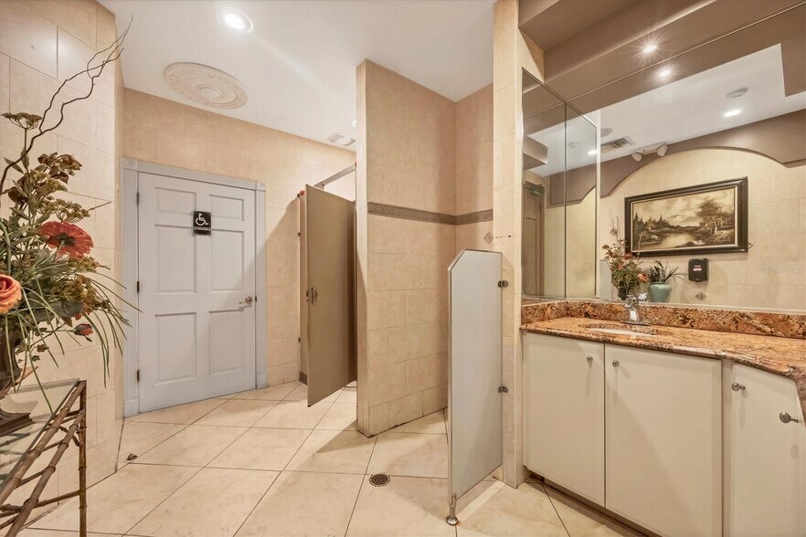 More Photos Of N TAMIAMI TRL NOKOMIS FL 34275, Nokomis General Retail For Sale