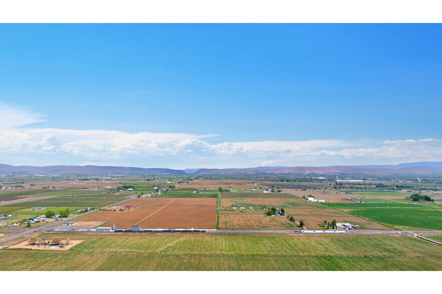 More Photos Of 3800 Branch Rd, Wapato Distribution For Sale