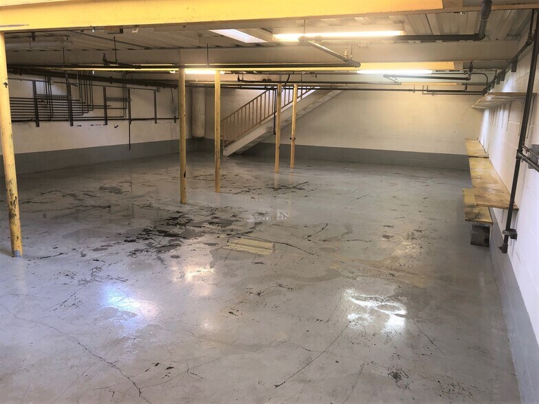 More Photos Of 74180 Highway 111, Palm Desert General Retail For Sale