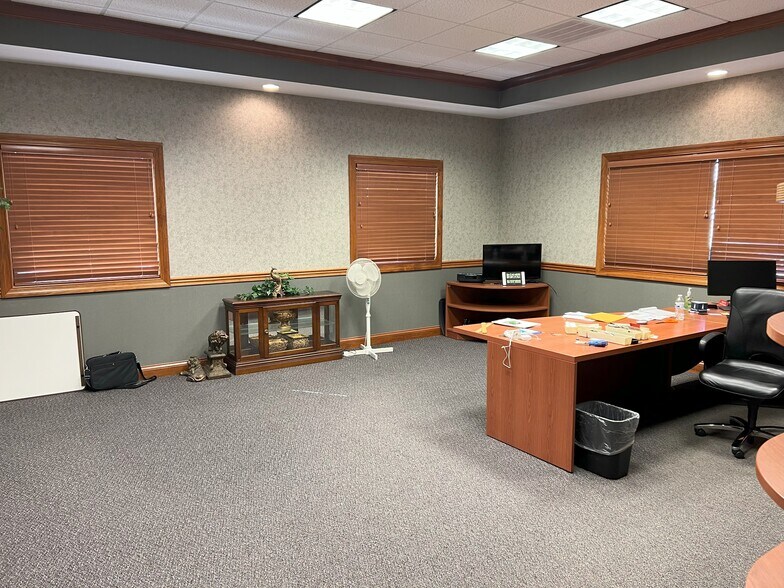 More Photos Of 8514-8518 N Dixie Dr, Dayton Medical For Lease