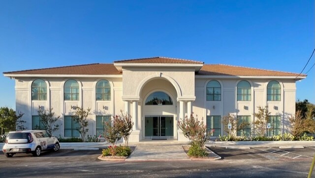 More Photos Of 1150 Lakeway Dr, Lakeway Office Residential For Lease