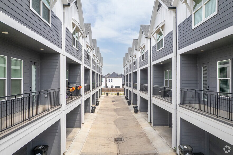 More Photos Of 316 Thornton Rd, Houston Apartments For Sale