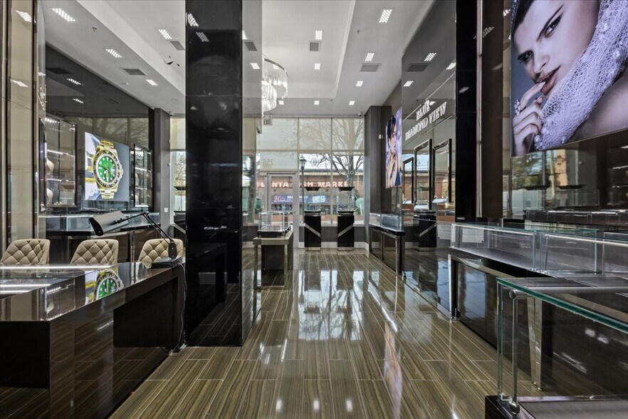 More Photos Of 256 Pharr Rd NE, Atlanta General Retail For Lease