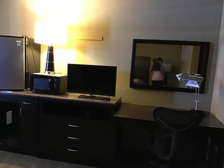 More Photos Of 601 N State St, Bunnell Hotel For Sale