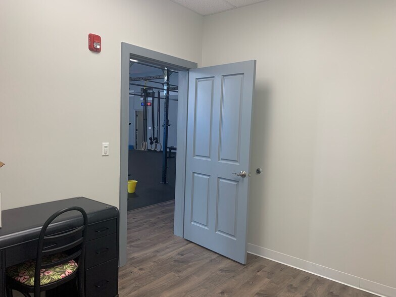 More Photos Of 51-181 S 1st St, St Charles Coworking Space