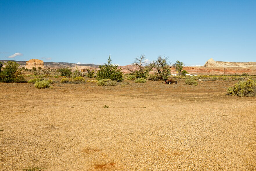 More Photos Of 2040 Long Rd Cyn, Kanab Freestanding For Sale