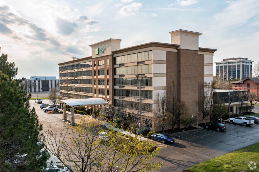 More Photos Of 30000 Van Dyke Ave, Warren Hotel For Lease