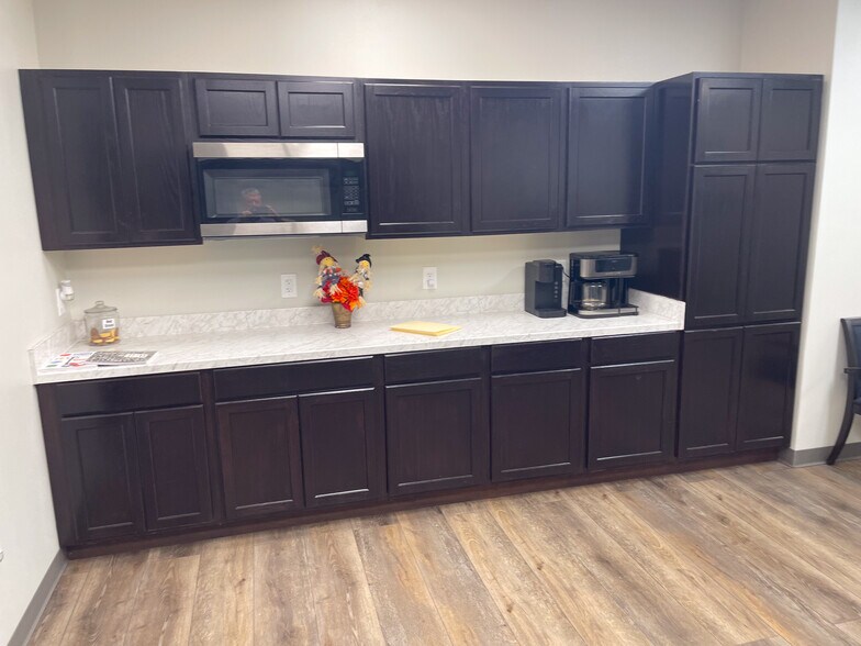 More Photos Of 4525 Schillinger Rd N, Semmes Service For Lease