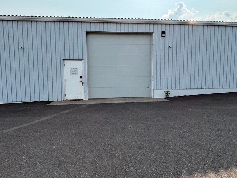 More Photos Of 2231 W Superior St, Duluth Freestanding For Lease