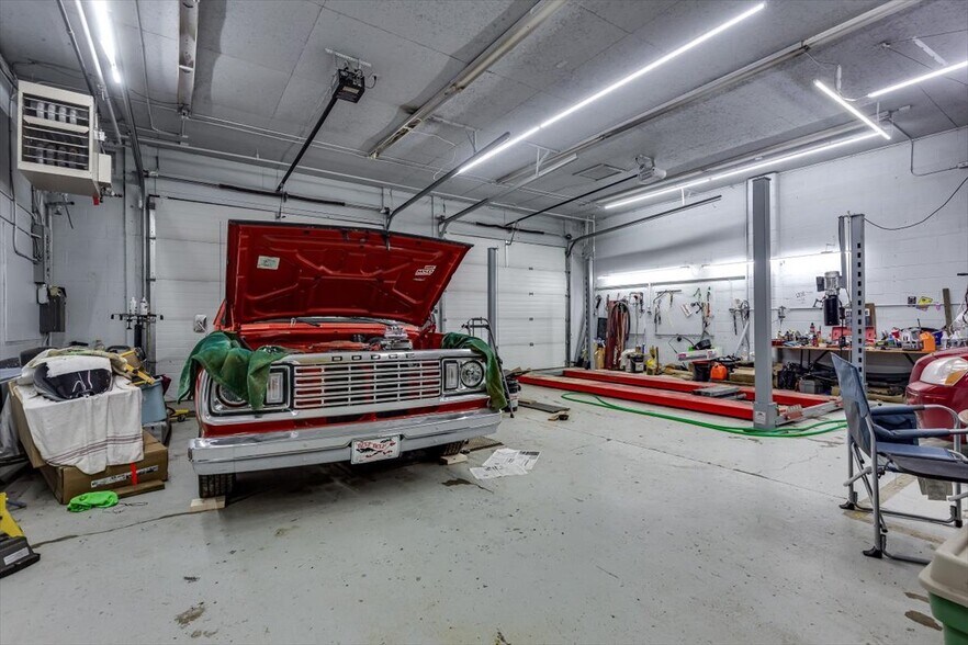 More Photos Of 4831 50 St, Alix Flex For Sale