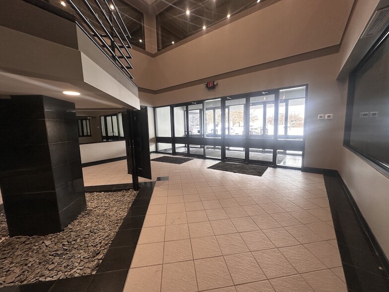 More Photos Of 4595 Broadmoor Ave SE, Grand Rapids Light Manufacturing For Lease