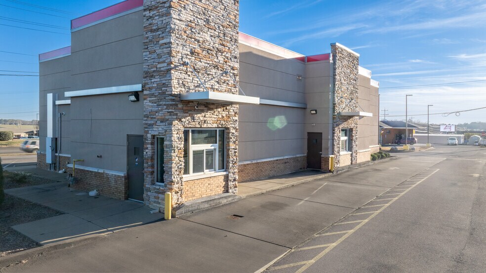 More Photos Of 103 N Military St, Loretto Fast Food For Sale