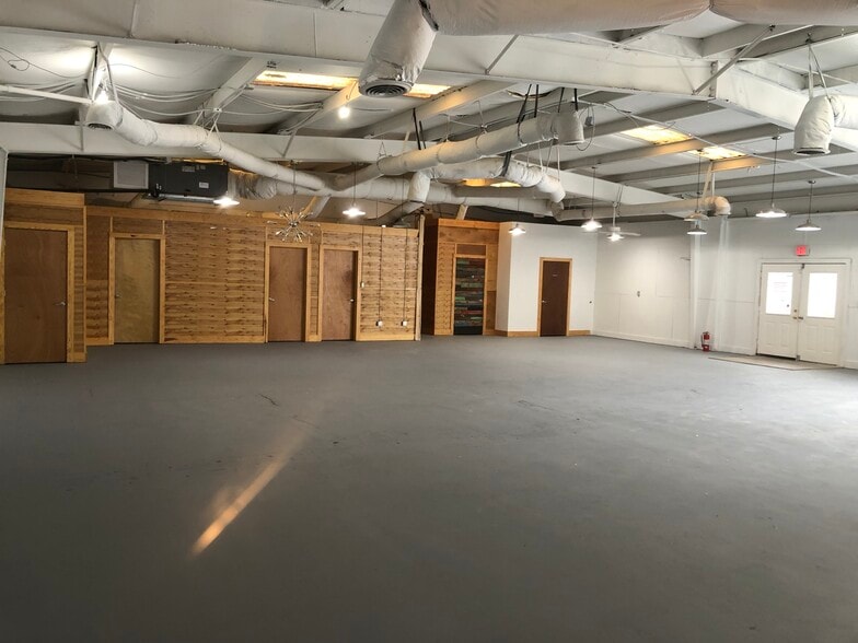 More Photos Of 1856 Belgrade Ave, Charleston Flex For Lease